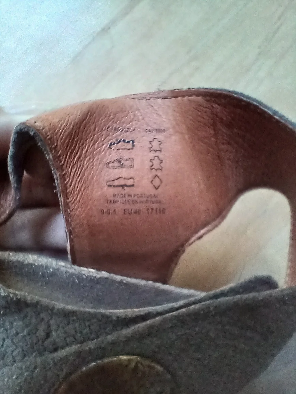 Taos Footwear Gray Suede Slide Sandals with Brass Accents 9-9.5